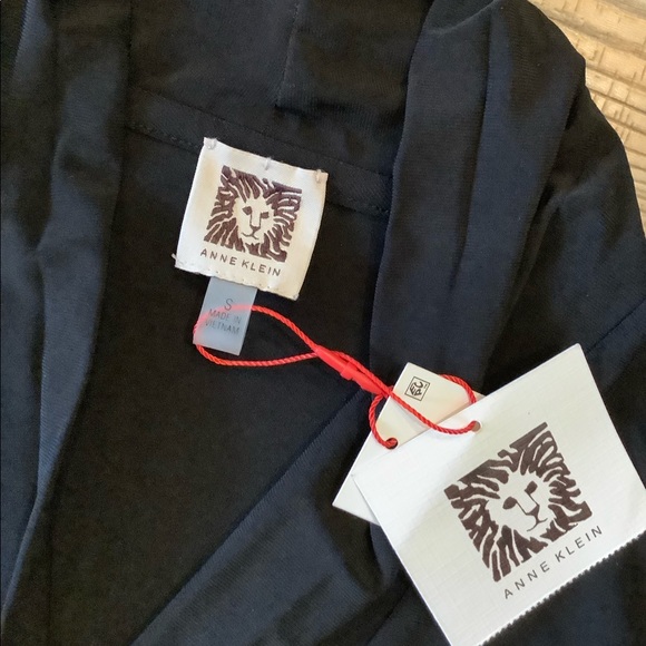 Anne Klein Snug Fitting Black V-neck Tank - Picture 4 of 5